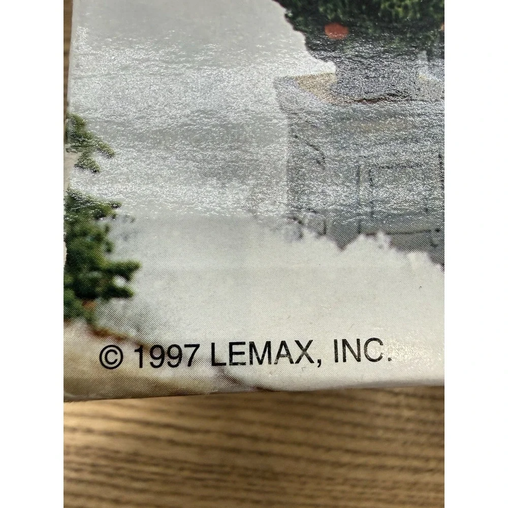Lemax Christmas Village Memory Makers Colonial Red Door Boxed Vintage Xmas 77068
